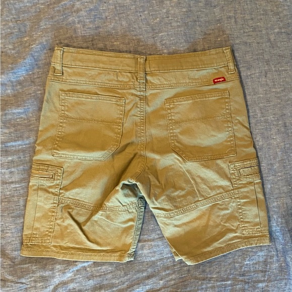 Wrangler set of 2 pair of cargo shorts for boys, size 12 Husky - Picture 4 of 5